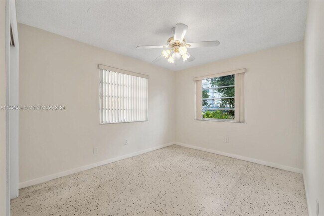 Building Photo - 8873 SW 25th St