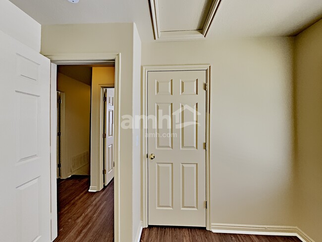 Building Photo - 3224 E Golden Eagle Rd