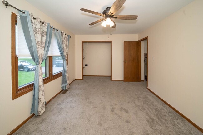 Building Photo - 3516 Kings Lair Dr