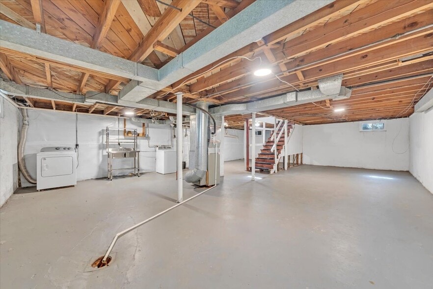 BASEMENT - 2413 Memorial Ave SW