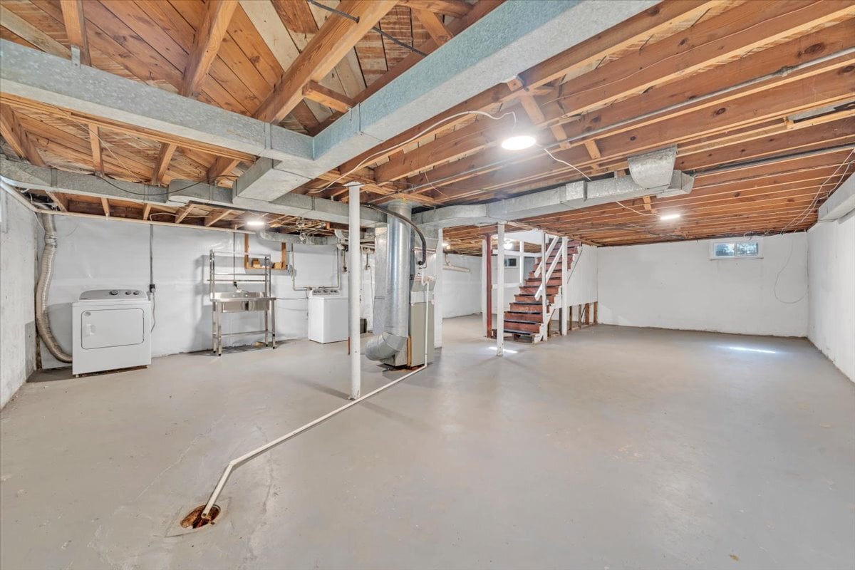 Building Photo - 2413 Memorial Ave SW