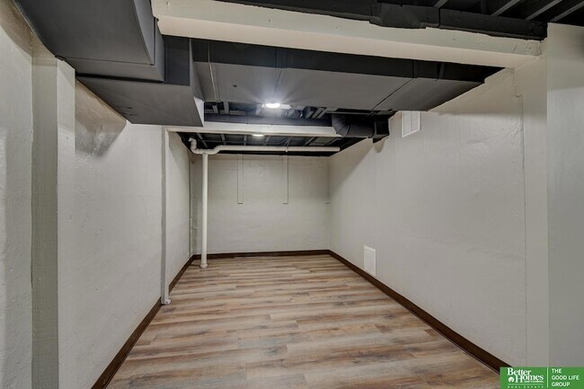 Building Photo - 6519 Parker St