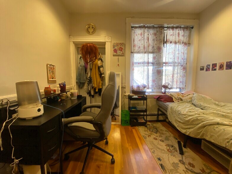 Building Photo - 127 Cedar St