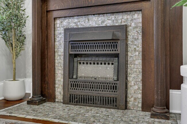 Building Photo - Stunning Restored 4BR Home Steps from Goodale Park & the Short North