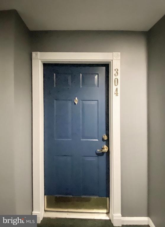 Building Photo - 2663 Manhattan Pl