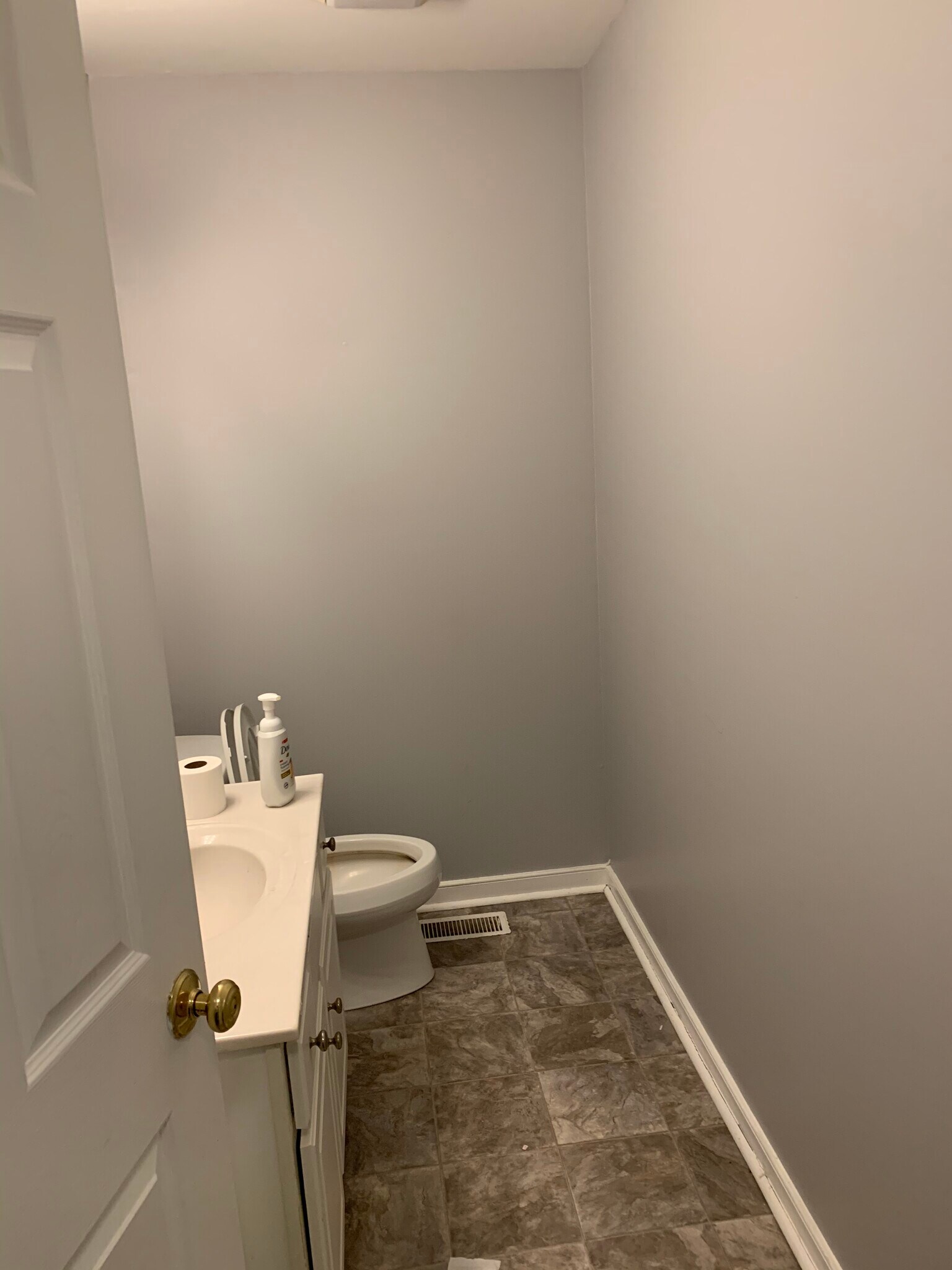1/2 bathroom 1st floor - 627 Della St