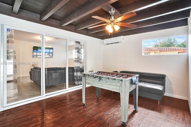 Building Photo - 1018 Adams St