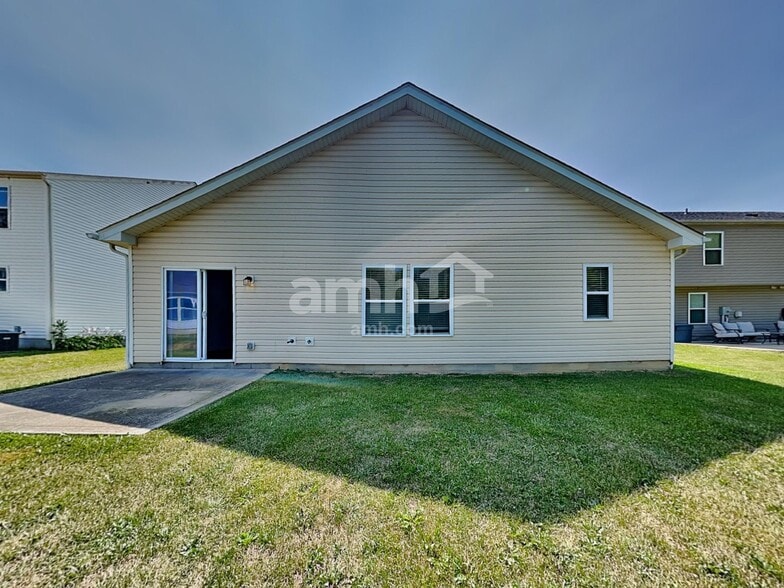 Building Photo - 327 Haystack Ave
