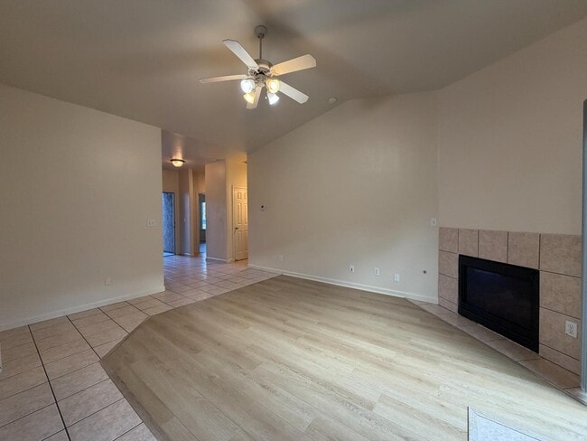 Building Photo - 4723 W Clinton Ave