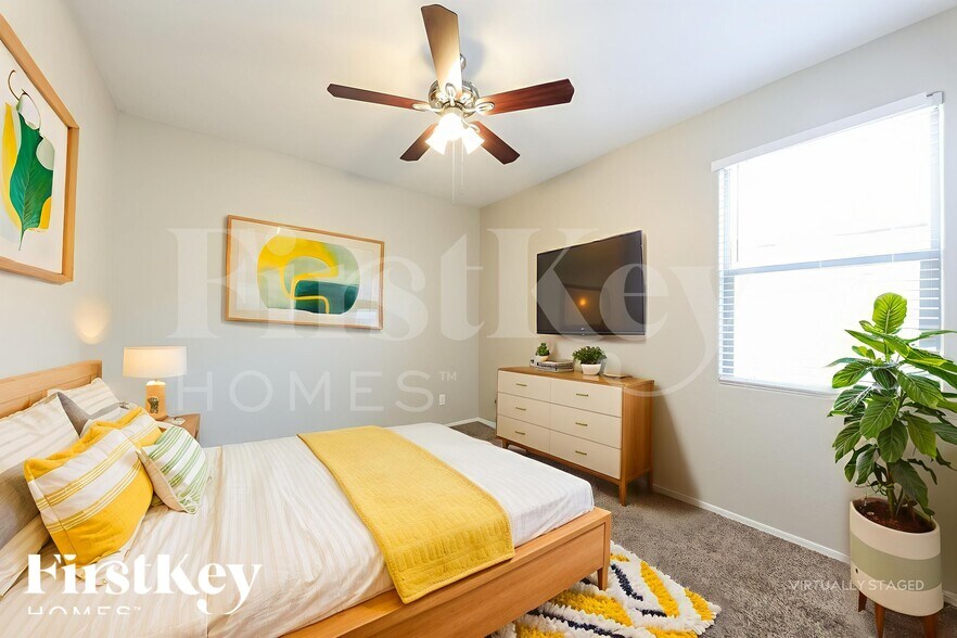 Building Photo - 4936 S 238th Ln