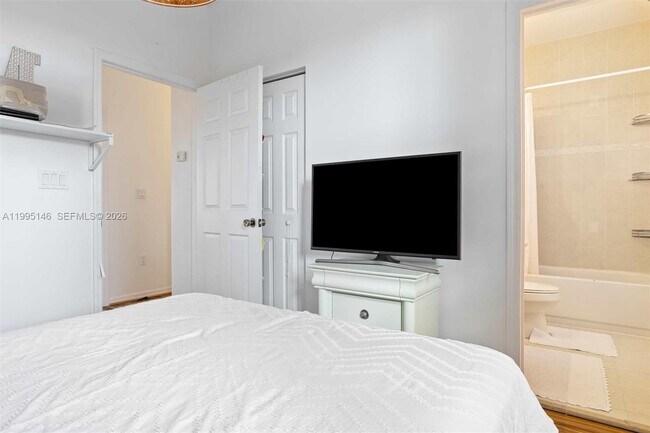 Building Photo - 970 SW 144th Ave