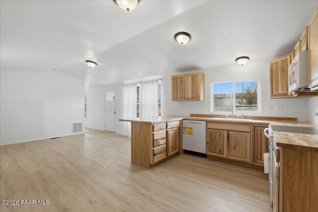 Building Photo - 25415 Cedar Dr