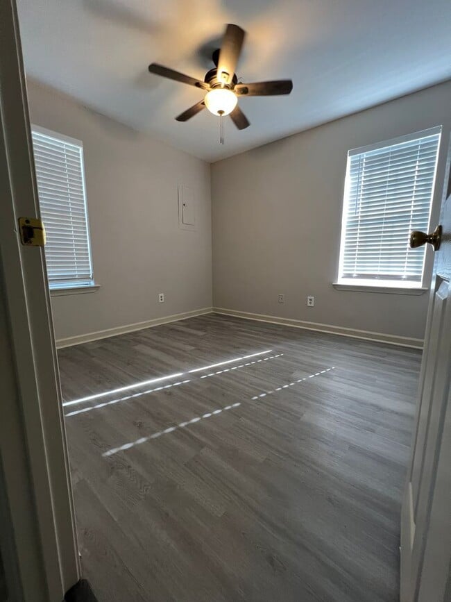 Building Photo - 33 Co Rd 398