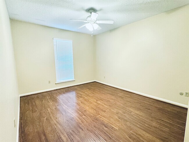 Building Photo - 13935 St Marys Ln