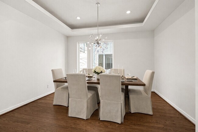 Building Photo - 707 W Clay St