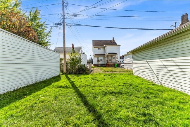 Building Photo - 10602 Langton Ave