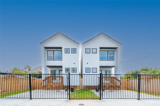 Building Photo - 3212 Retta St