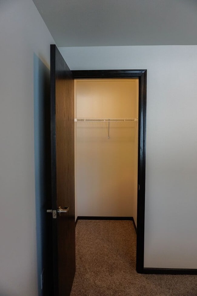 Building Photo - 3 Bed 3 Bath Twin Home