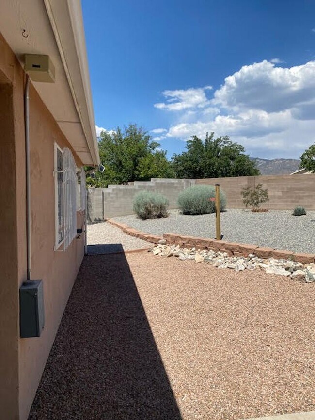 Building Photo - Beautiful 3 bedroom 2 bath home in Mirabel...