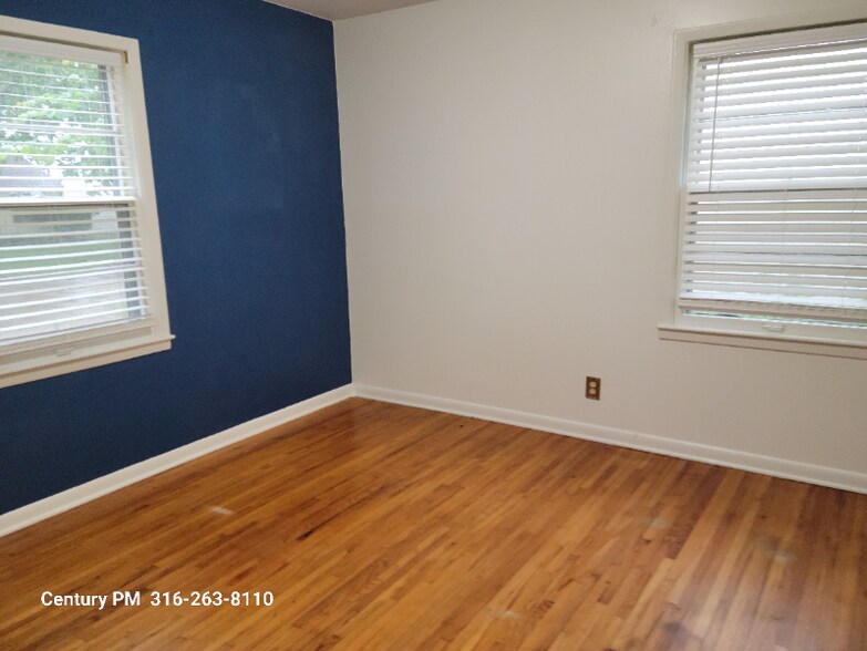 Building Photo - 5941 E Bellaire Ave