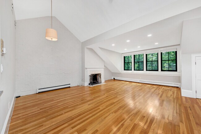 Building Photo - 32 E Springfield St