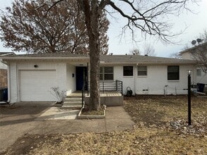 Building Photo - 9122 Clearwater Dr