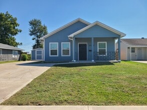 Building Photo - 3151 Roe Dr