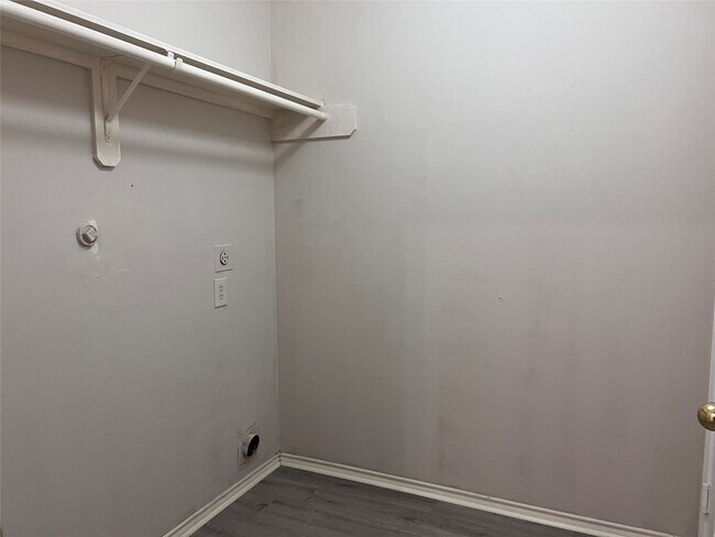 Building Photo - 12735 Wisteria Park Dr