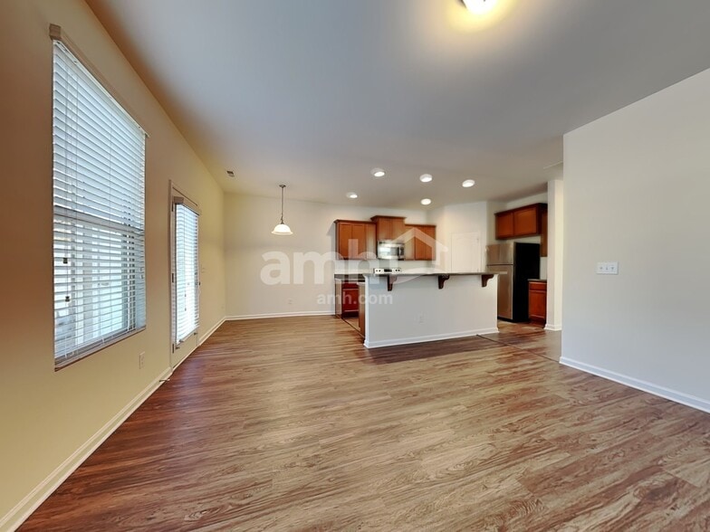 Building Photo - 4483 Middletown Dr