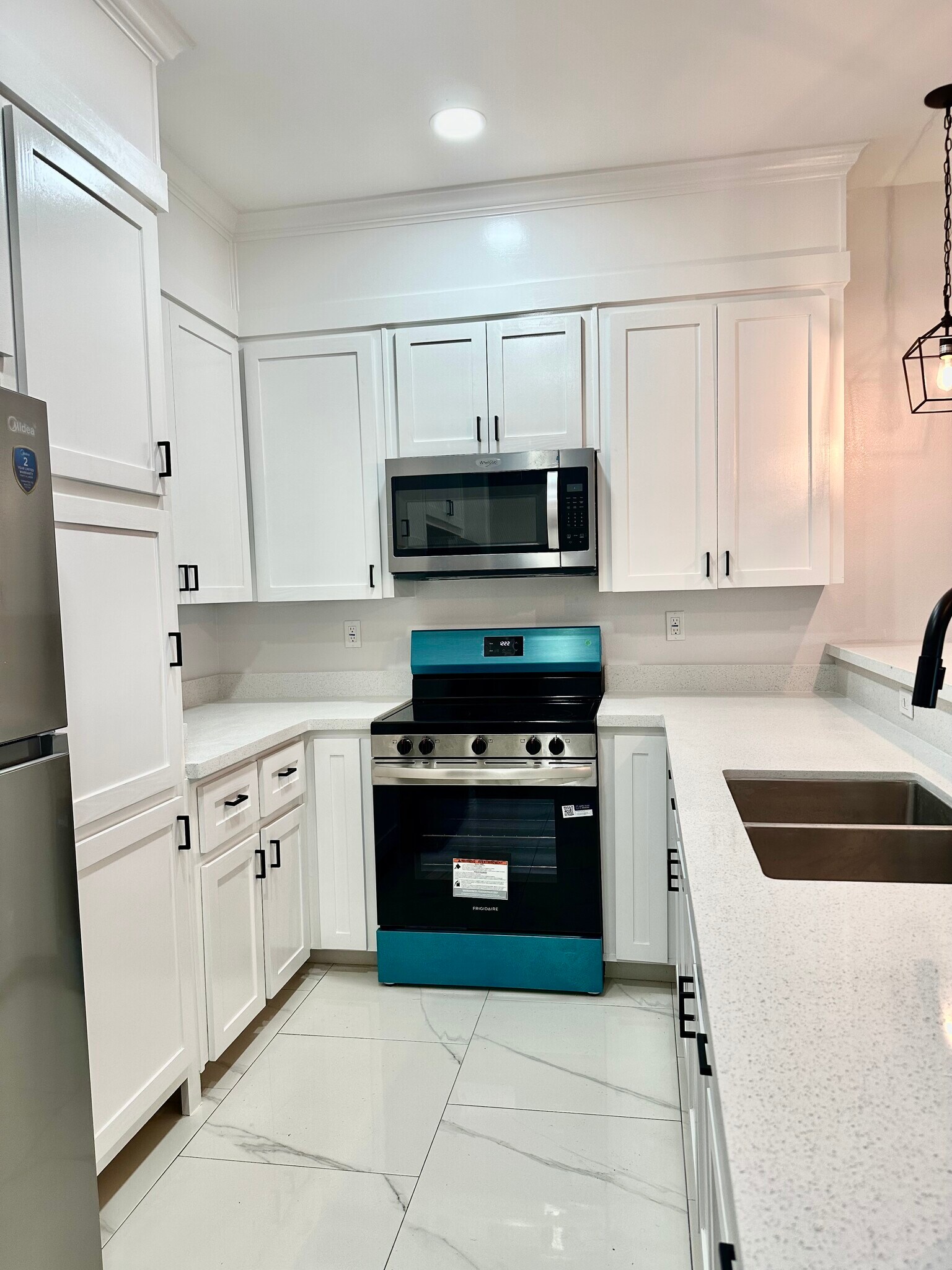 Building Photo - 1006 Escondido Ln E