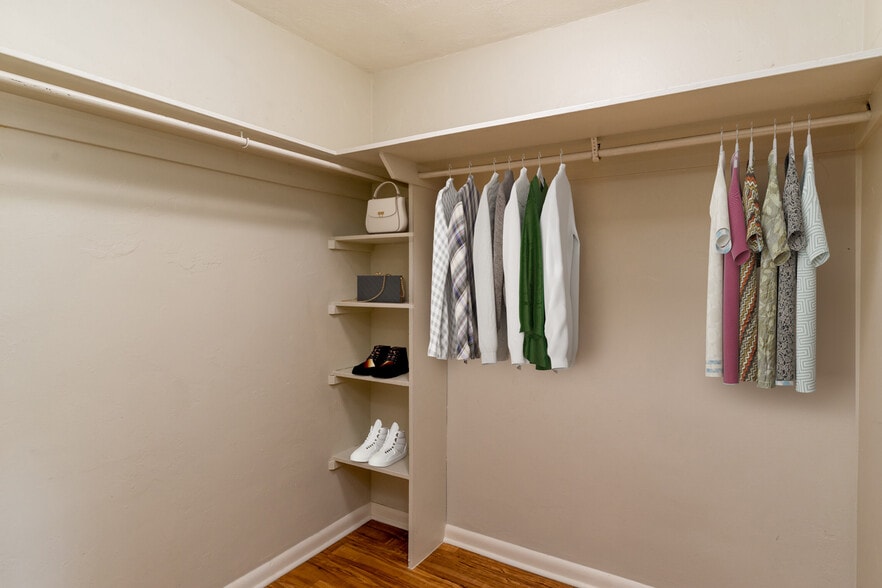 Building Photo - 456 N Logan St