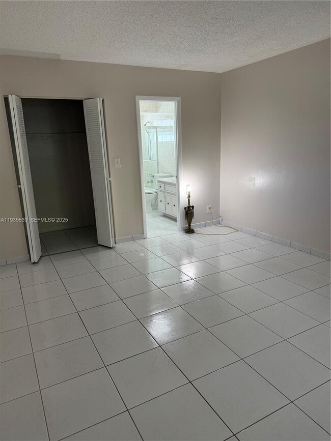 Building Photo - 5061 W Oakland Park Blvd