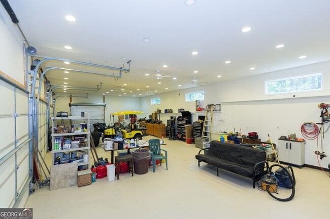 Building Photo - 5166 Wheeler Dr