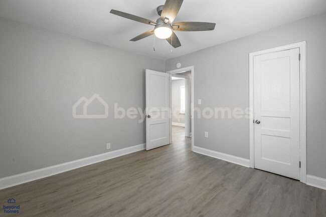 Building Photo - Beautiful and Newly Renovated 3 bedroom / ...