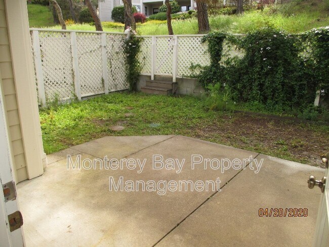 Building Photo - 61 Glen Lake Dr