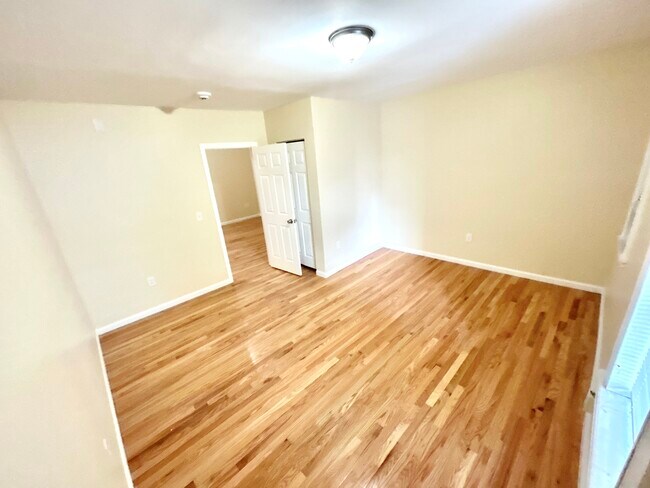 Building Photo - 135 W Main St