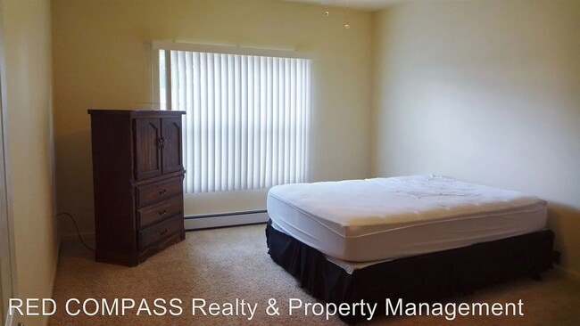 Building Photo - Bright & Modern 2-Bedroom Townhome with Op...