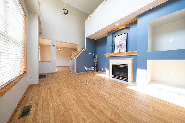 Building Photo - 9679 Alvarado Ln N