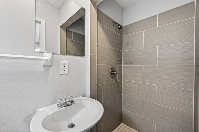 Building Photo - 4118 Sunflower St