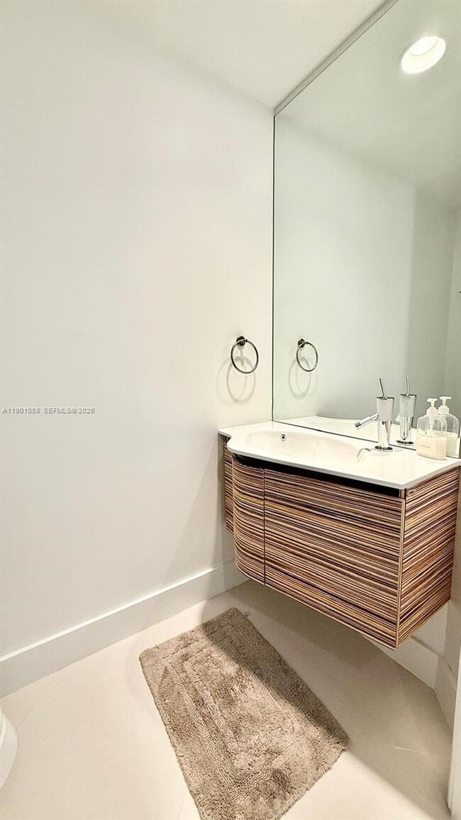 Building Photo - 2700 N Ocean Dr