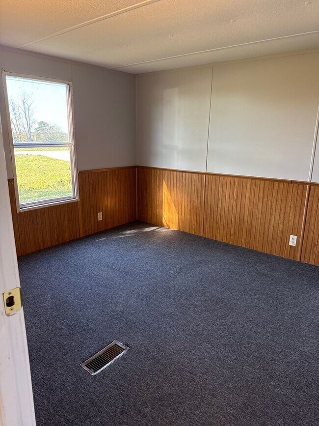 Building Photo - Peaceful 2-Bedroom Home with Scenic Views in Sparta