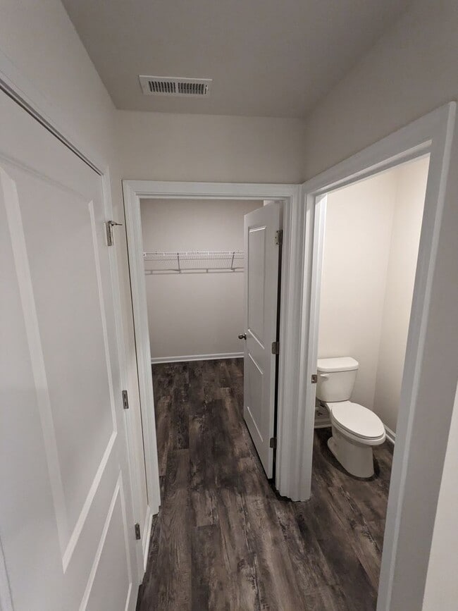 Building Photo - 4 Bedroom Ranch- Sherrills Ford