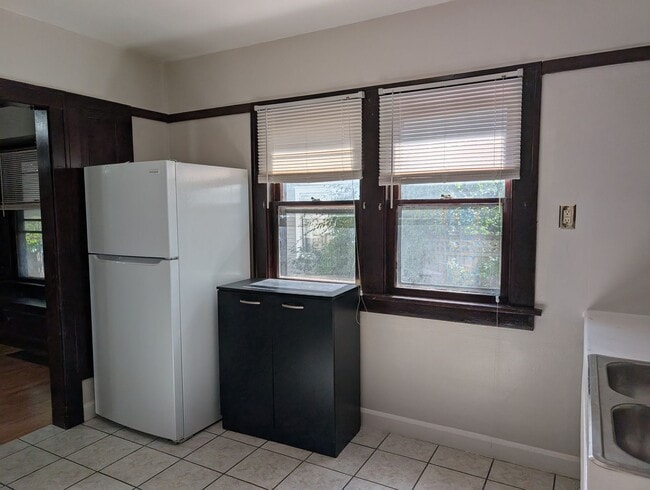 Building Photo - 3458 W 136th St