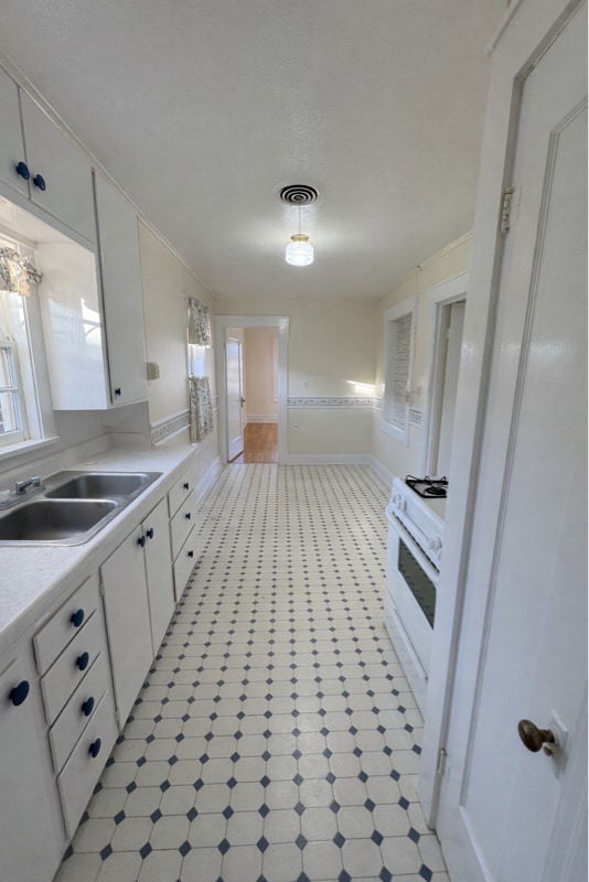 Building Photo - 1203 SW 10th Ave