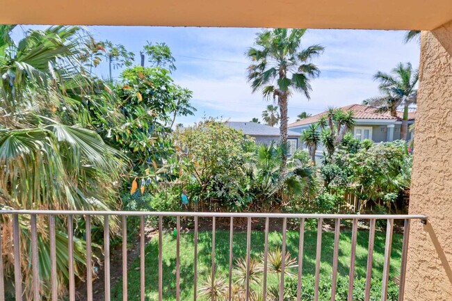 Building Photo - 121 E Venus Ln