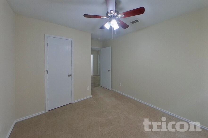 Building Photo - 5423 Sabine Ln