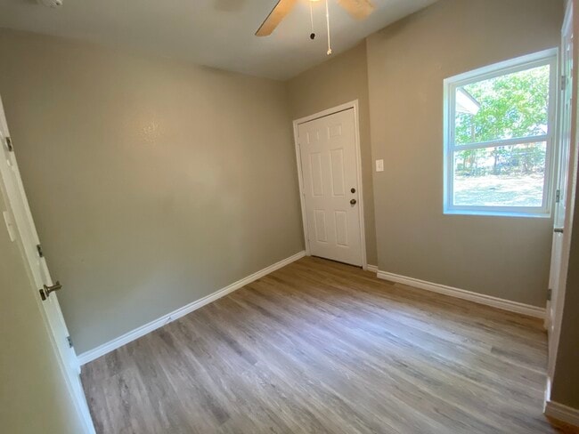 Building Photo - 200 E Freeman St