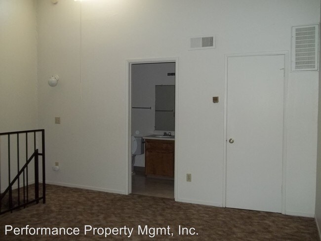 Building Photo - 6088 N Fresno St