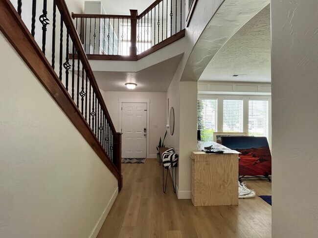 Building Photo - 2049 S Meadow Marsh Dr