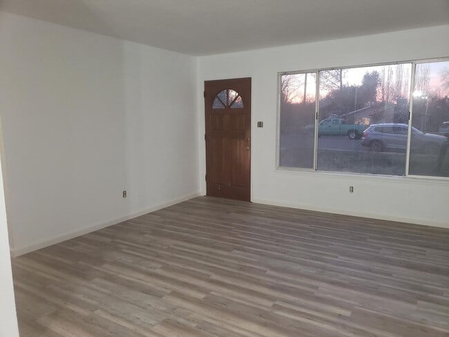 Primary Photo - 3 Bedroom Home in Anderson